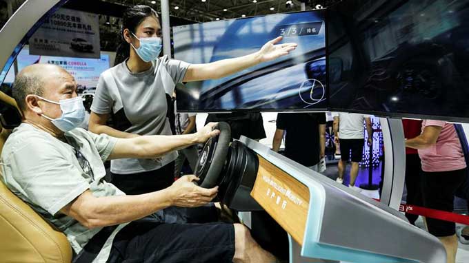 Nissan китайской автомобильной выставке в этом месяце: Nissan является пионером в области технологии электрических транспортных средств.