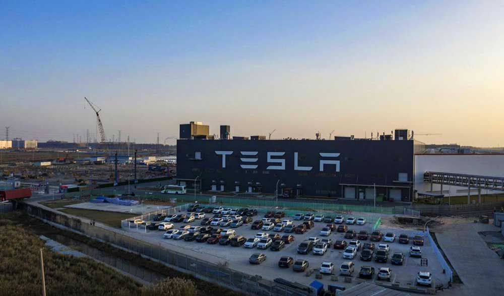 Гигафабрика Tesla в Шанхае: акции автопроизводителя закрылись в прошлом году на рекордно высоком уровне.
