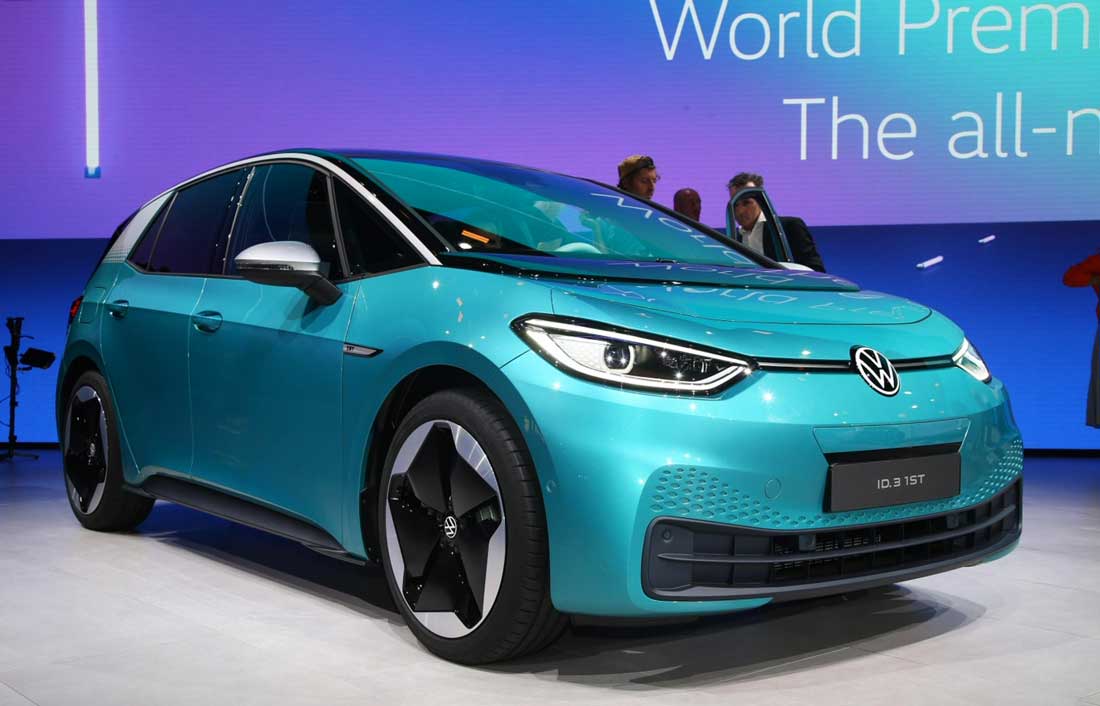 Модель ID.3, которая появилась на рынке только в сентябре 2020 года, стала самым популярным автомобилем VW без выбросов. В 2020 году было продано 56,500 единиц.