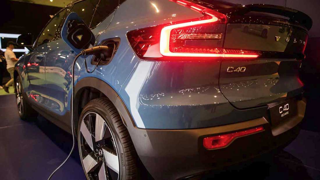 Электромобиль Volvo C40. Фабрики компании переключатся на выпуск электромобилей в этом десятилетии.