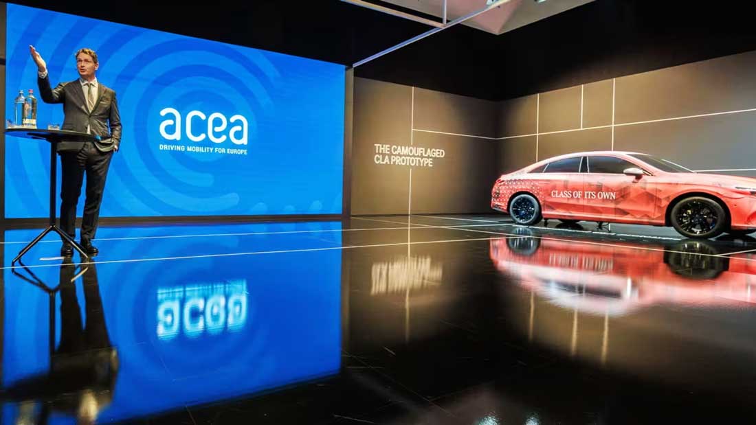 Ола Кэллениус, председатель Mercedes-Benz, выступает на Брюссельском автосалоне Brussels Motor Show.